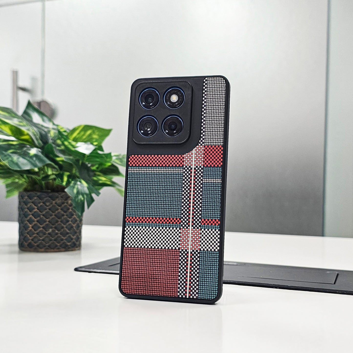 Motorola Edge 60 Fusion 5G Luxury Grid Pattern Glass Back Shockproof Case