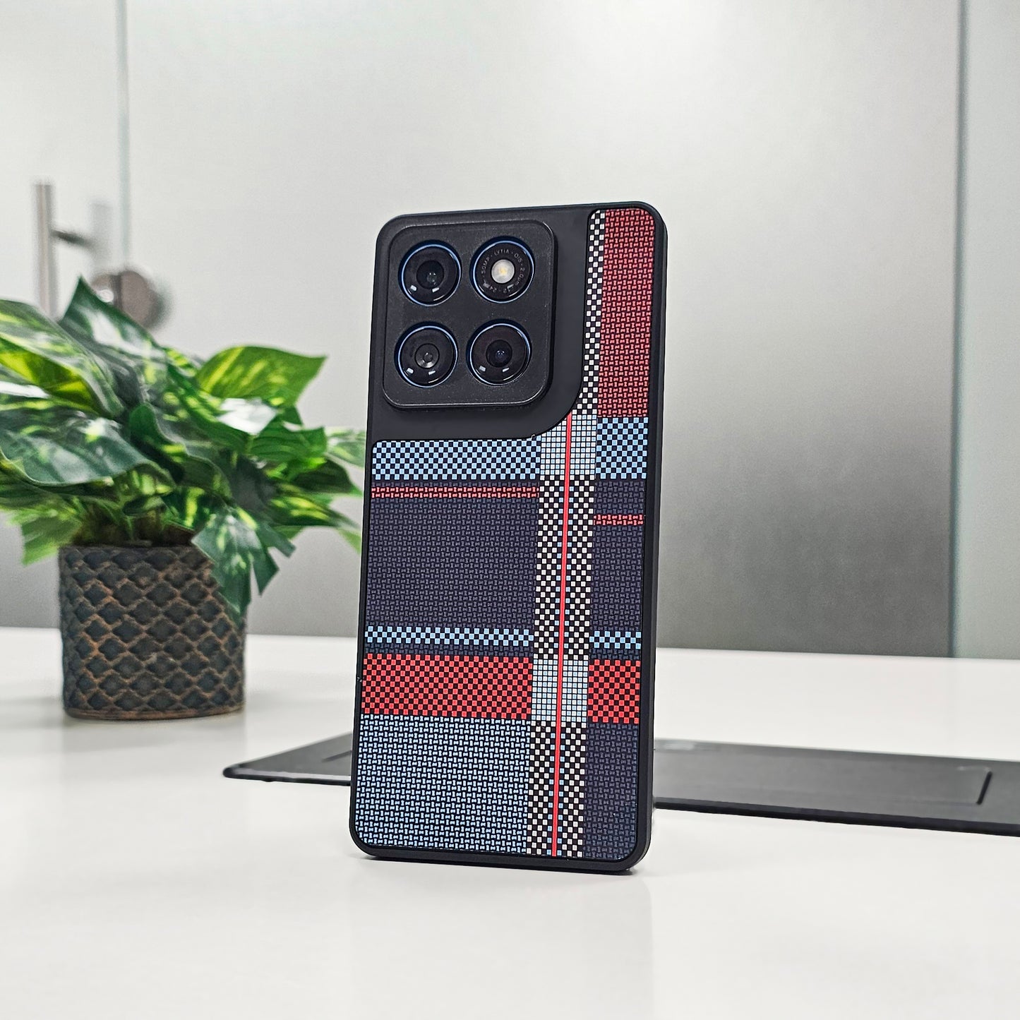 Motorola Edge 60 Fusion 5G Luxury Grid Pattern Glass Back Shockproof Case